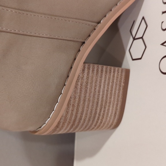 NWT Taupe Bootie - Picture 3 of 4